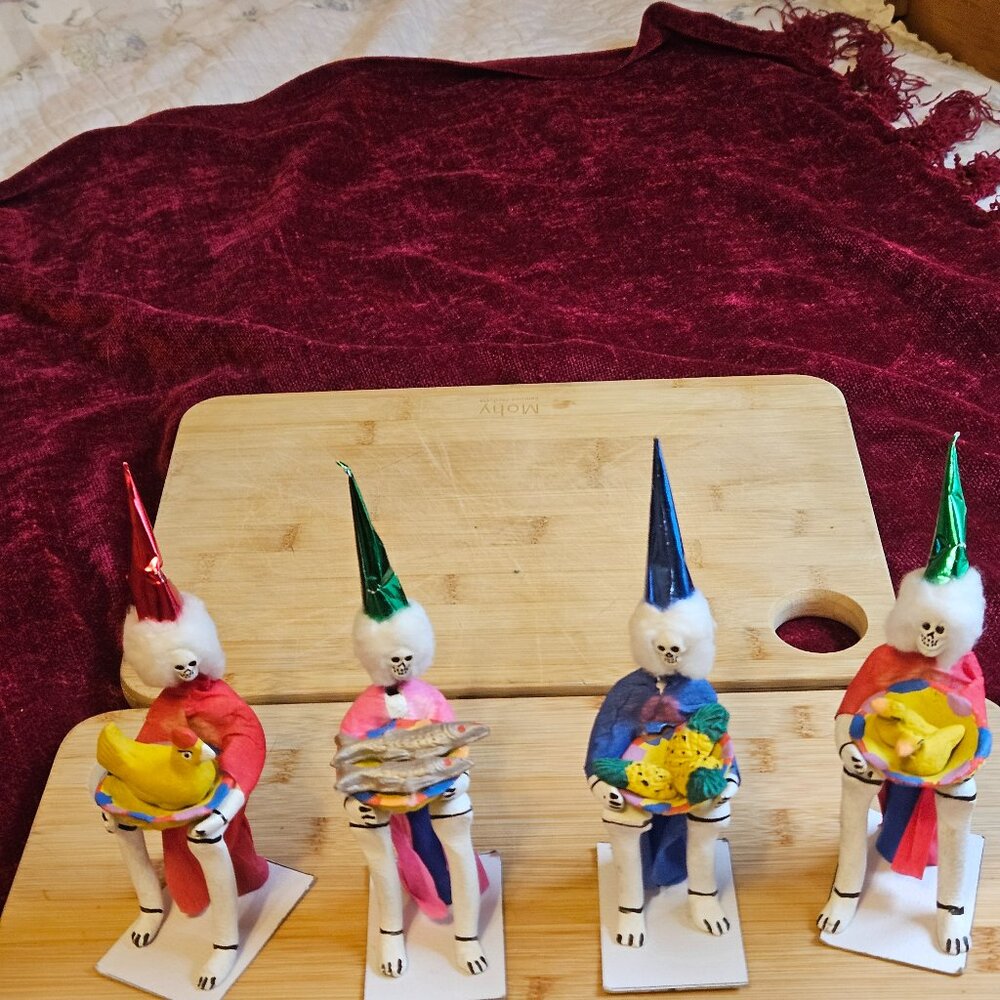 VINTAGE OAXACAN CLAY AND PAPER MACHE FIGURES Table Scape! WITH VARIOUS FOODS